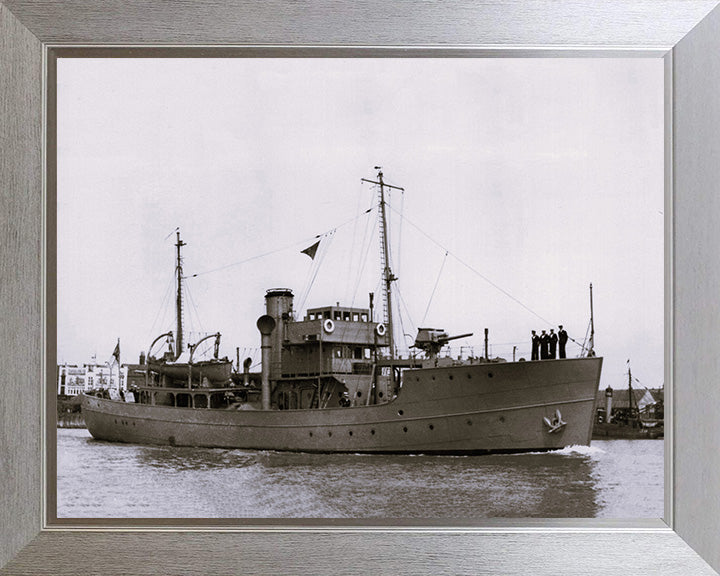 HMS Mastiff T10 Royal Navy Dog class trawler Photo Print or Framed Print - Hampshire Prints