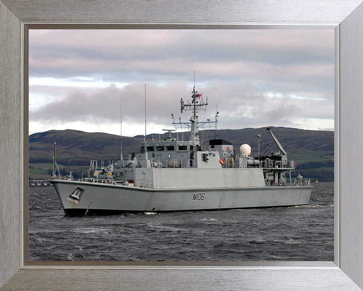 HMS Penzance M106 Royal Navy Sandown class minehunter Photo Print or Framed Print - Hampshire Prints