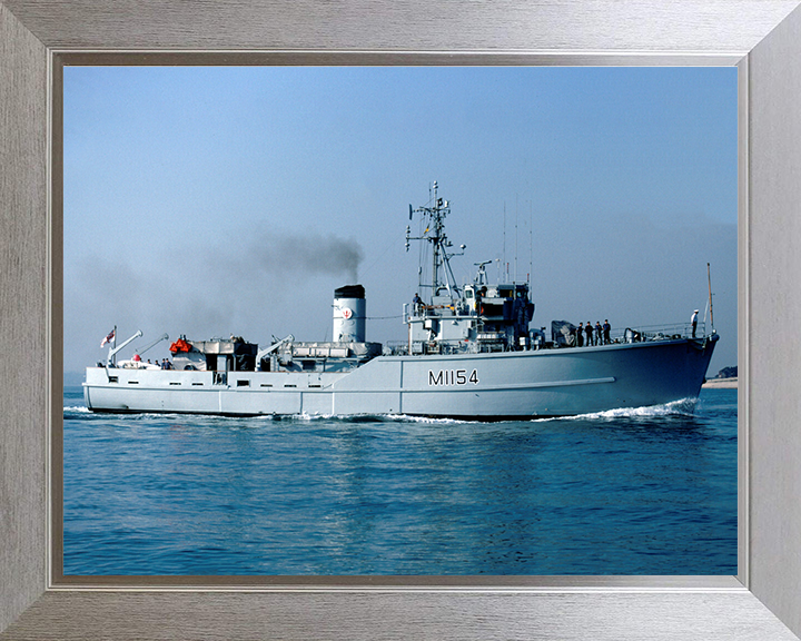 HMS Kellington M1154 | Photo Print | Framed Print | Ton Class | Minesweeper | Royal Navy