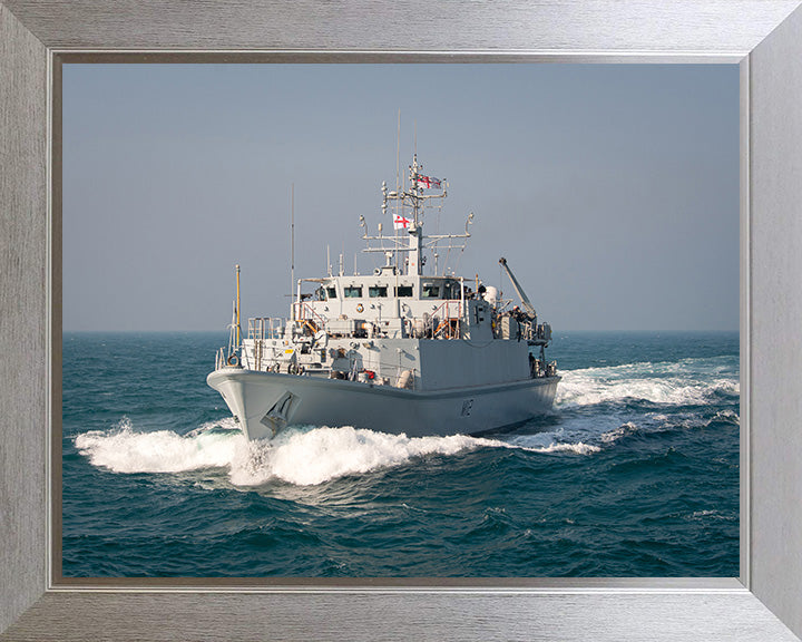 HMS Shoreham M112 | Photo Print | Framed Print | Sandown Class | Minehunter | Royal Navy