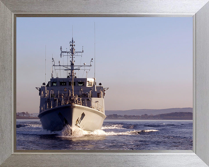 HMS Shoreham M112 Royal Navy Sandown class minehunter Photo Print or Framed Print - Hampshire Prints