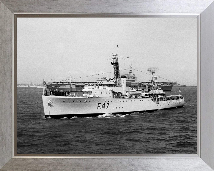 HMS Fleetwood F47 Royal Navy Grimsby class sloop Photo Print or Framed Print - Hampshire Prints