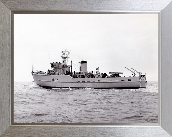 HMS Darlaston M1127 | Photo Print | Framed Print | Ton Class | Minesweeper | Royal Navy