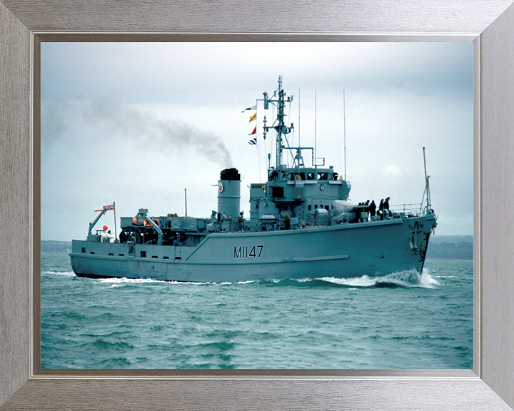 HMS Hubberston M1147 | Photo Print | Framed Print | Ton Class | Minesweeper | Royal Navy