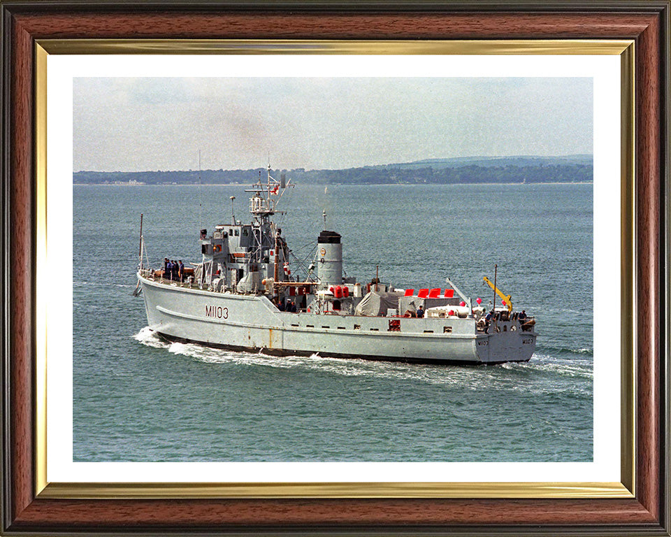 HMS Alfriston M1103 | Photo Print | Framed Print | Ton Class | Minesweeper | Royal Navy