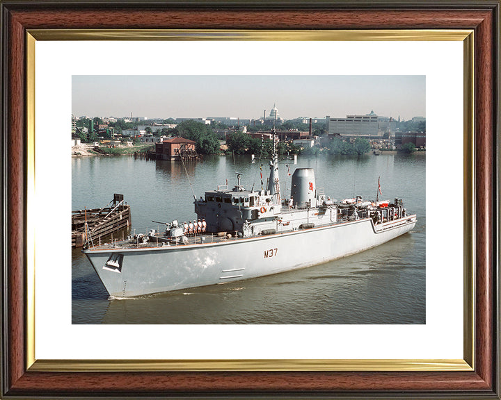 HMS Chiddingfold M37 Royal Navy Hunt class minehunter Photo Print or Framed Print - Hampshire Prints