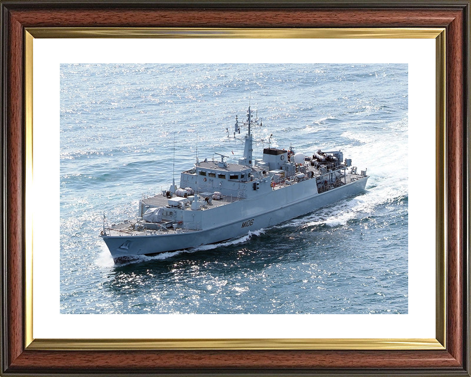 HMS Penzance M106 | Photo Print | Framed Print | Sandown Class | Minehunter | Royal Navy - Hampshire Prints