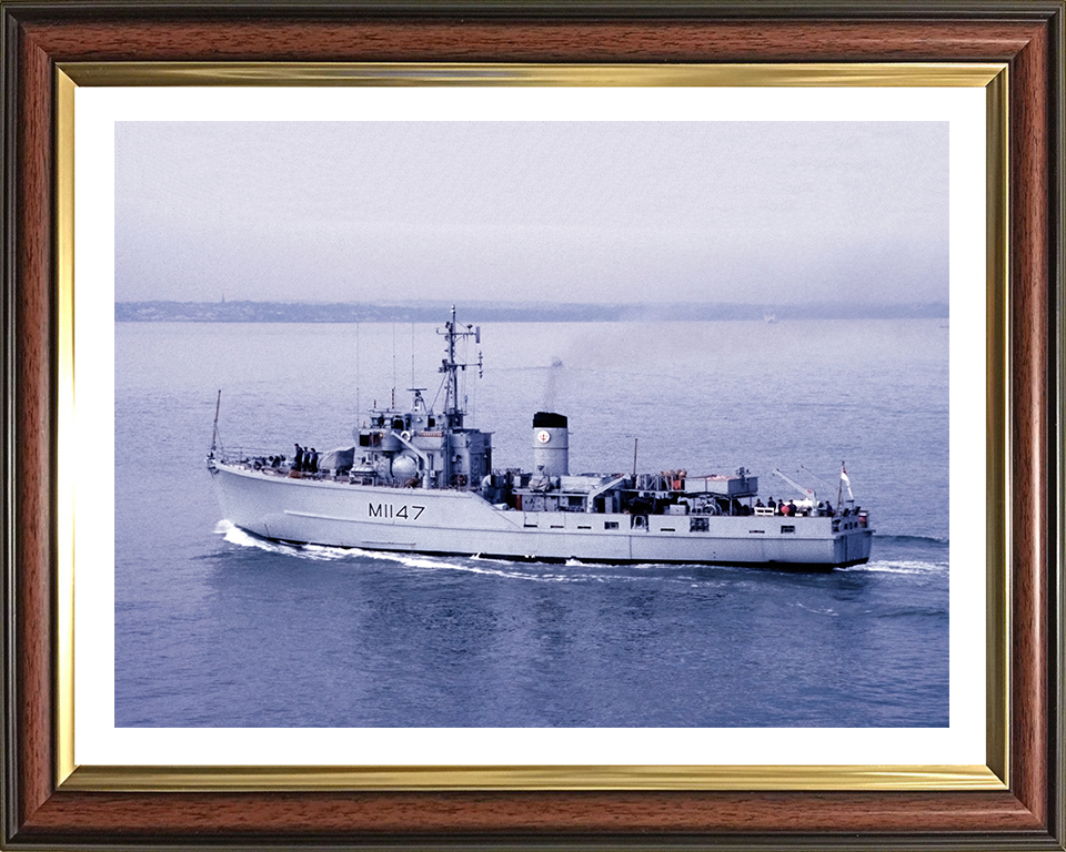 HMS Hubberston M1147 Royal Navy Ton-Class Minesweeper Photo Print or Framed Print - Hampshire Prints