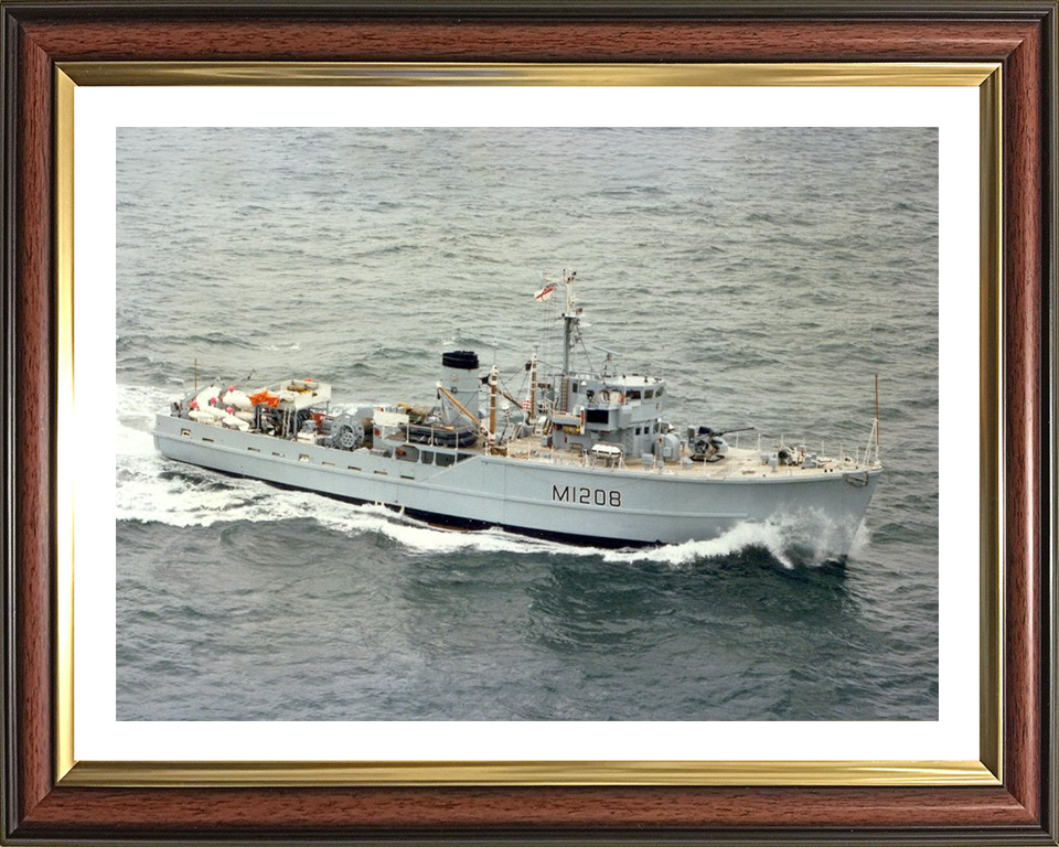 HMS Lewiston M1208 | Photo Print | Framed Print | Ton Class | Minesweeper | Royal Navy