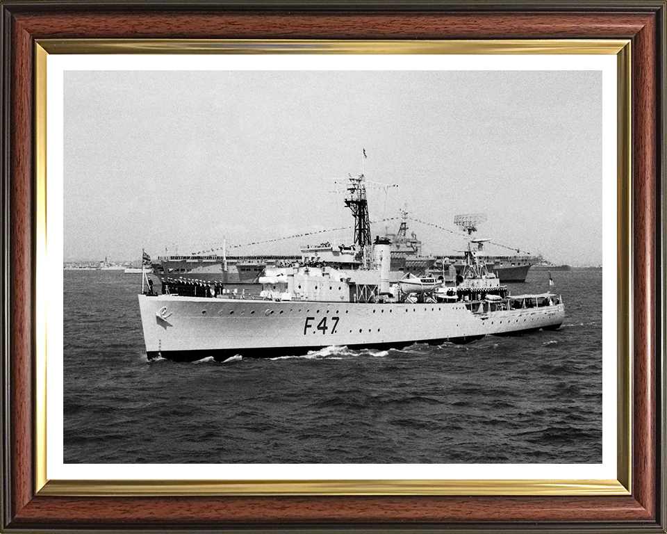 HMS Fleetwood F47 Royal Navy Grimsby class sloop Photo Print or Framed Print - Hampshire Prints