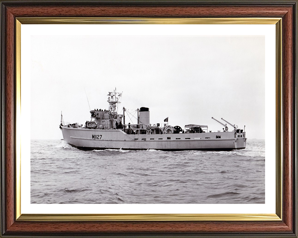 HMS Darlaston M1127 | Photo Print | Framed Print | Ton Class | Minesweeper | Royal Navy