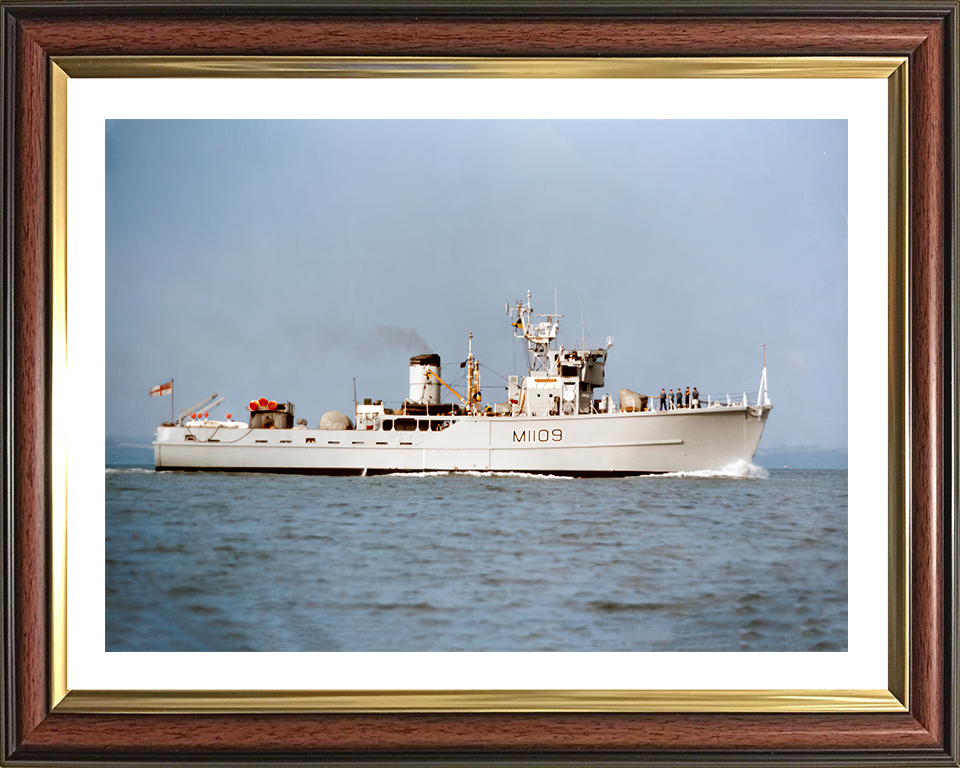 HMS Bickington M1109 | Photo Print | Framed Print | Ton Class | Minesweeper | Royal Navy