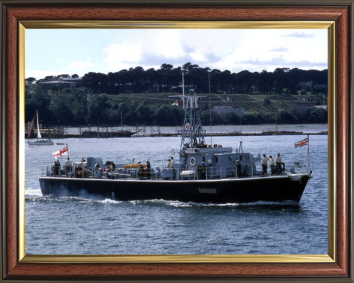 HMS Flintham M2628 | Photo Print | Framed Print | Ham Class | Minesweeper | Royal Navy