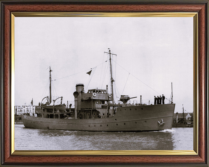 HMS Mastiff T10 Royal Navy Dog class trawler Photo Print or Framed Print - Hampshire Prints