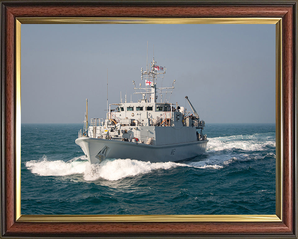 HMS Shoreham M112 | Photo Print | Framed Print | Sandown Class | Minehunter | Royal Navy