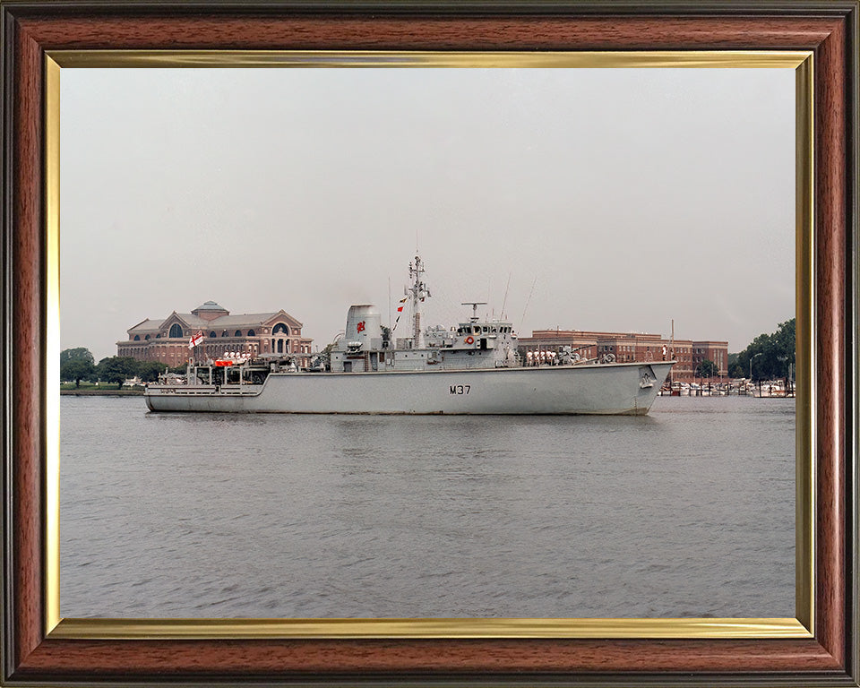 HMS Chiddingfold M37 Royal Navy Hunt class minehunter Photo Print or Framed Print - Hampshire Prints