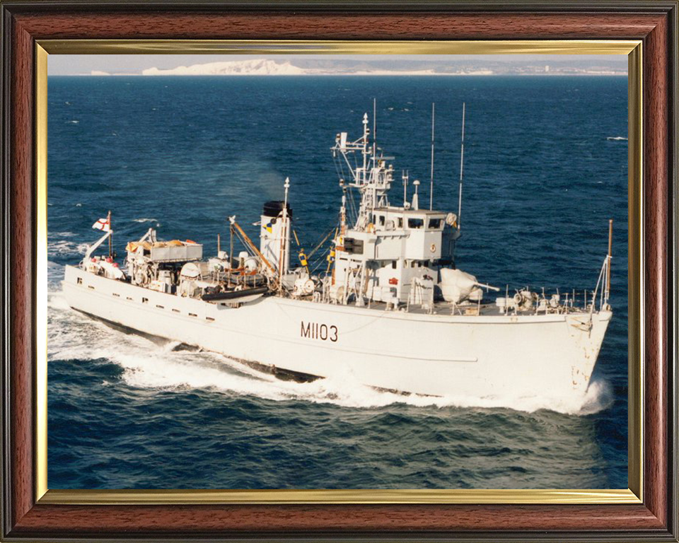 HMS Alfriston M1103 | Photo Print | Framed Print | Ton Class | Minesweeper | Royal Navy