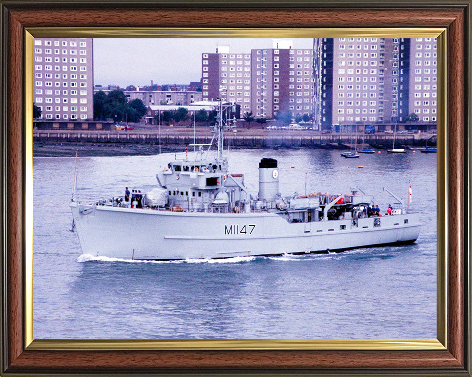 HMS Hubberston M1147 | Photo Print | Framed Print | Ton Class | Minesweeper | Royal Navy