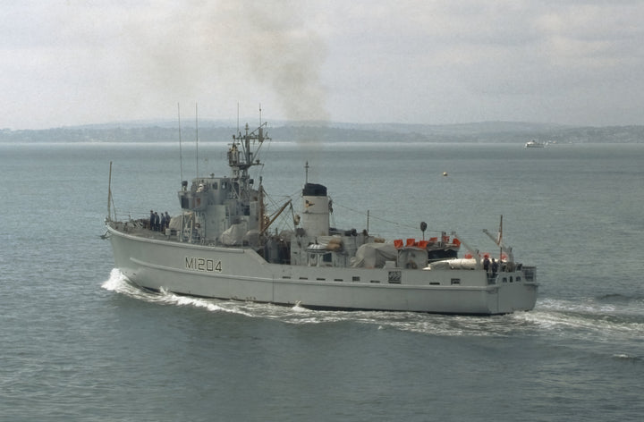 HMS Stubbington M1204 Royal Navy Ton class minesweeper Photo Print or Framed Print - Hampshire Prints