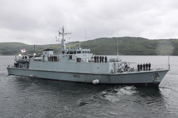 HMS Shoreham M112 | Photo Print | Framed Print | Sandown Class | Minehunter | Royal Navy - Hampshire Prints