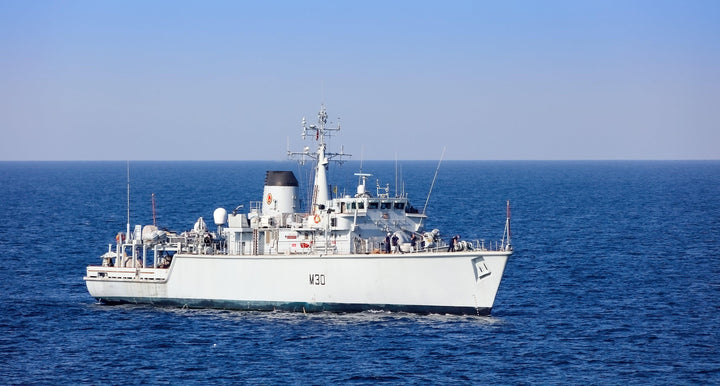 HMS Ledbury M30 | Photo Print | Framed Print | Hunt Class | Minesweeper | Royal Navy - Hampshire Prints