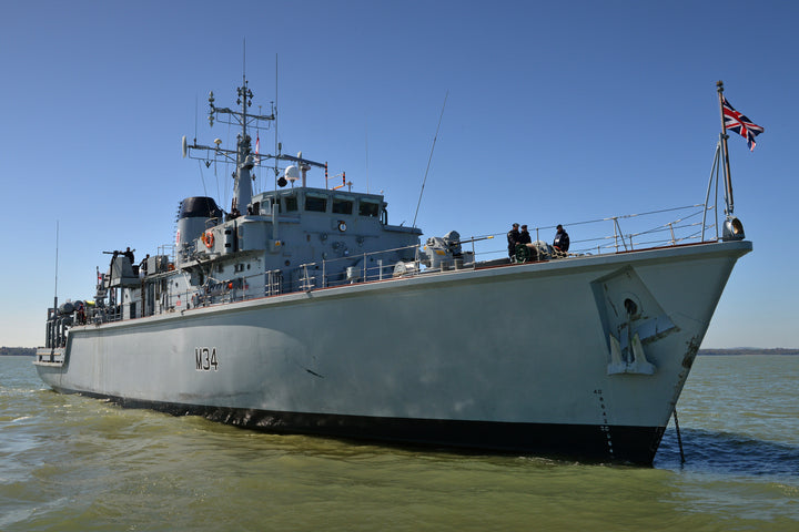 HMS Middleton M34 Royal Navy Hunt class mine countermeasures vessel Photo Print or Framed Print - Hampshire Prints