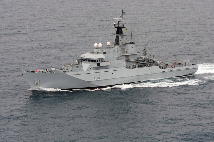 HMS Tyne P281 Royal Navy River class offshore patrol vessel Photo Print or Framed Print - Hampshire Prints