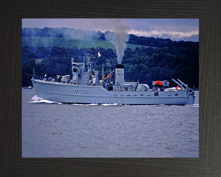 HMS Bickington M1109 Royal Navy Ton Class Minesweeper Photo Print or Framed Print - Hampshire Prints