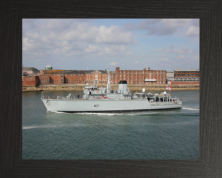 HMS Chiddingfold M37 Royal Navy Hunt Class Minesweeper Photo Print or Framed Print - Hampshire Prints