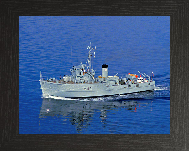 HMS Bildeston M1110 Royal Navy Ton Class Minesweeper Photo Print or Framed Print - Hampshire Prints