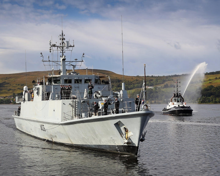 HMS Penzance M106 | Photo Print | Framed Print | Sandown Class | Minehunter | Royal Navy - Hampshire Prints