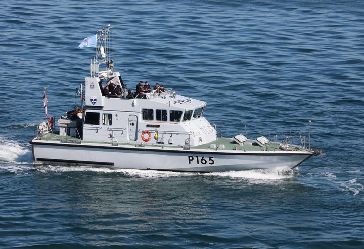 HMS Example P165 | Photo Print | Framed Print | Archer Class | P2000 | Patrol Vessel | Royal Navy - Hampshire Prints