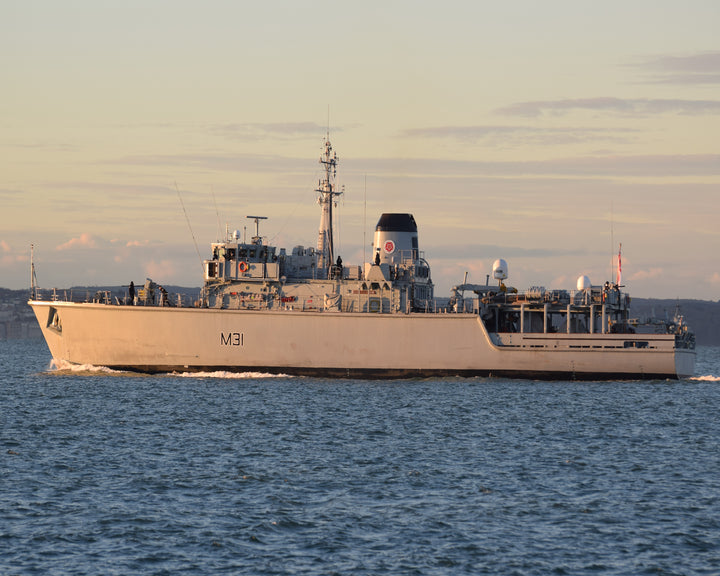 HMS Cattistock M31 Royal Navy Hunt class mine hunter Photo Print or Framed Print - Hampshire Prints