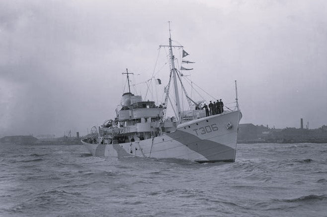 HMS Bream T306 Royal Navy Fish class anti submarine warfare trawler Photo Print or Framed Print - Hampshire Prints