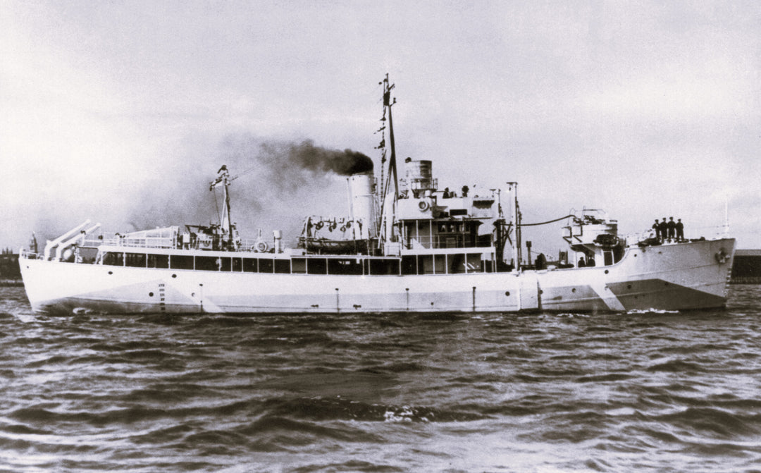 HMS Bryher T350 Royal Navy Isles class Trawler Photo Print or Framed Print - Hampshire Prints