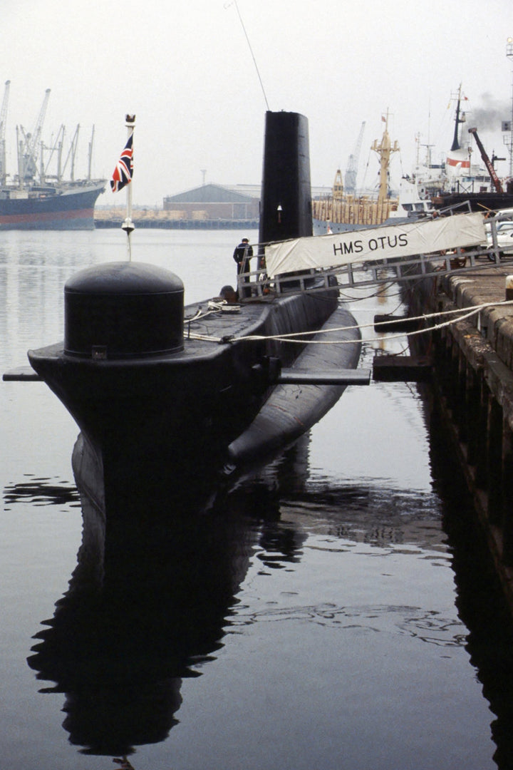 HMS Otus S18 Royal Navy Oberon class Submarine Photo Print or Framed Print - Hampshire Prints