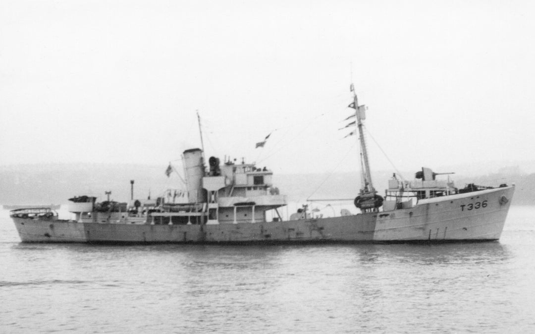 HMS Sapper T336 Royal Navy Military Class trawler Photo Print or Framed Print - Hampshire Prints