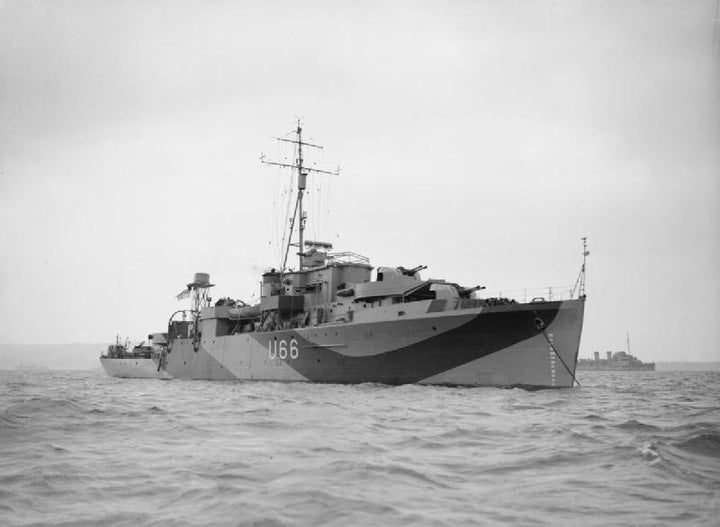 HMS Starling U66 Royal Navy Modified Black Swan Class sloop Photo Print or Framed Print - Hampshire Prints