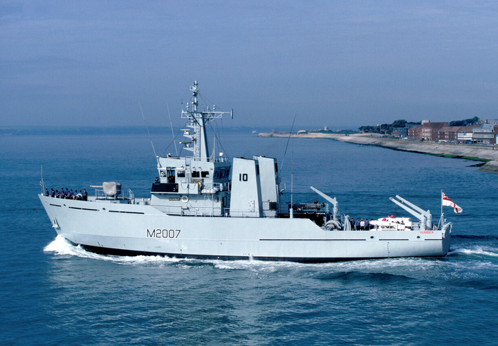 HMS Humber M2007 Royal Navy River class minesweeper Photo Print or Framed Print - Hampshire Prints