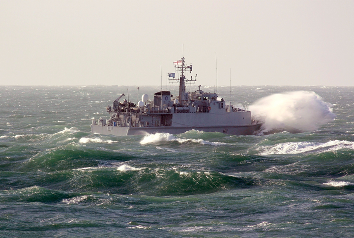 HMS Blyth M111 Royal Navy Sandown class minehunter Photo Print or Framed Print - Hampshire Prints