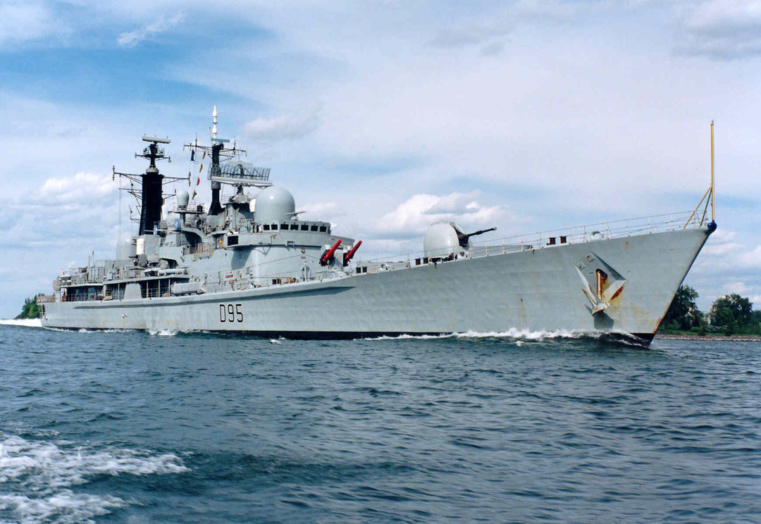 HMS Manchester D95 Royal Navy Type 42 destroyer Photo Print or Framed Photo Print - Hampshire Prints