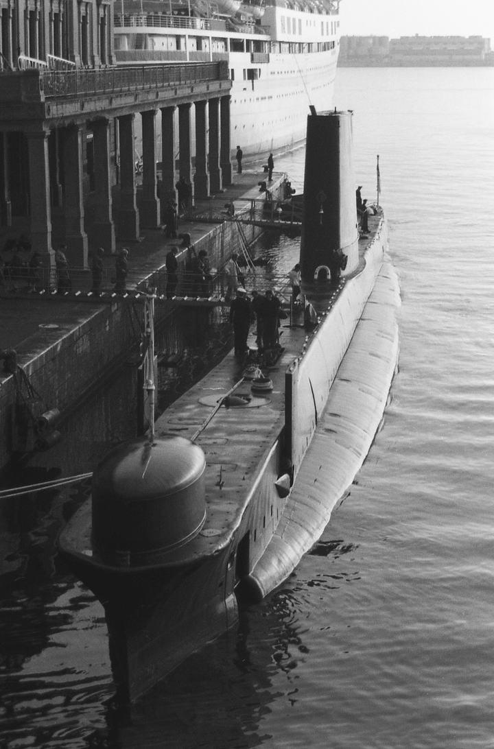 HMS Orpheus S11 Royal Navy Oberon class Submarine Photo Print or Framed Print - Hampshire Prints