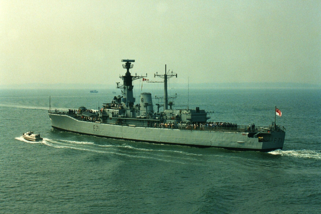 HMS Scylla F71 Royal Navy Leander class frigate Photo Print or Framed Print - Hampshire Prints