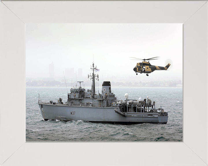 HMS Chiddingfold M37 Royal Navy Hunt Class Minesweeper Photo Print or Framed Print - Hampshire Prints