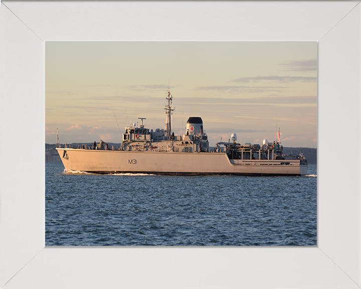 HMS Cattistock M31 Royal Navy Hunt class mine hunter Photo Print or Framed Print - Hampshire Prints