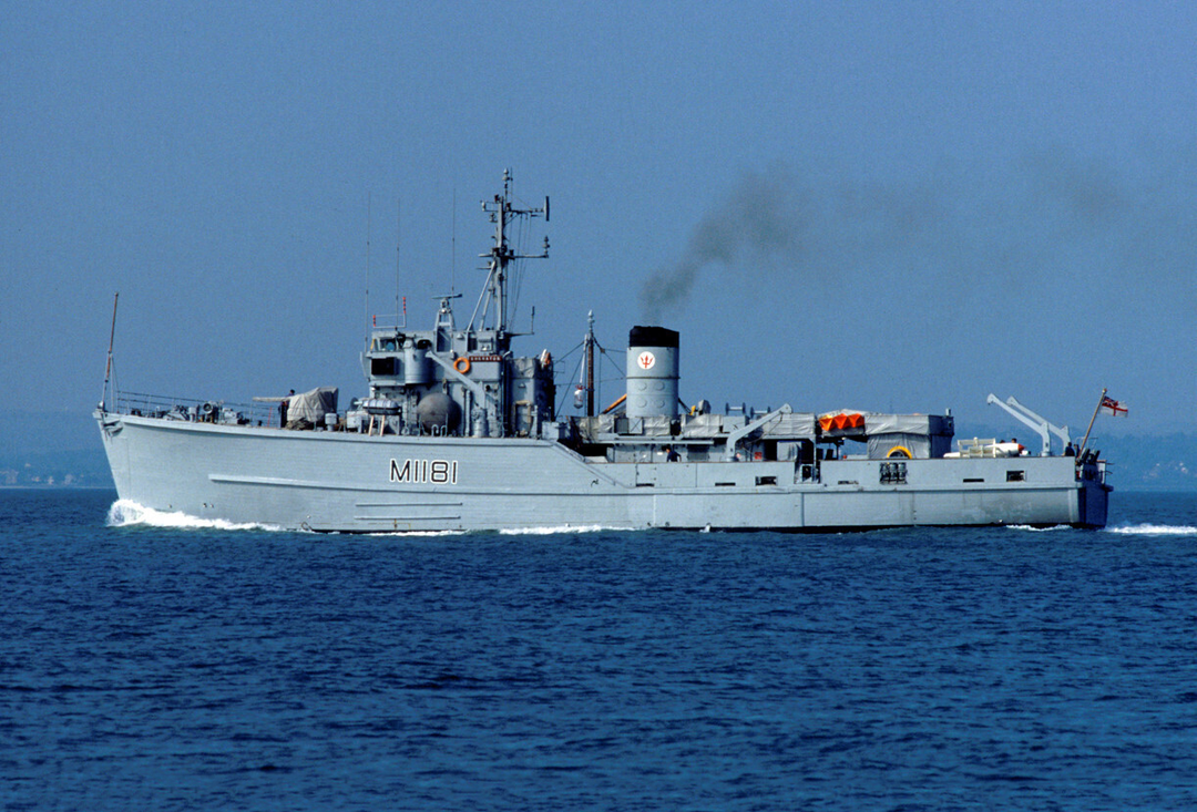 HMS Sheraton M1181 Royal Navy Ton Class Minesweeper Photo Print or Framed Photo Print - Hampshire Prints