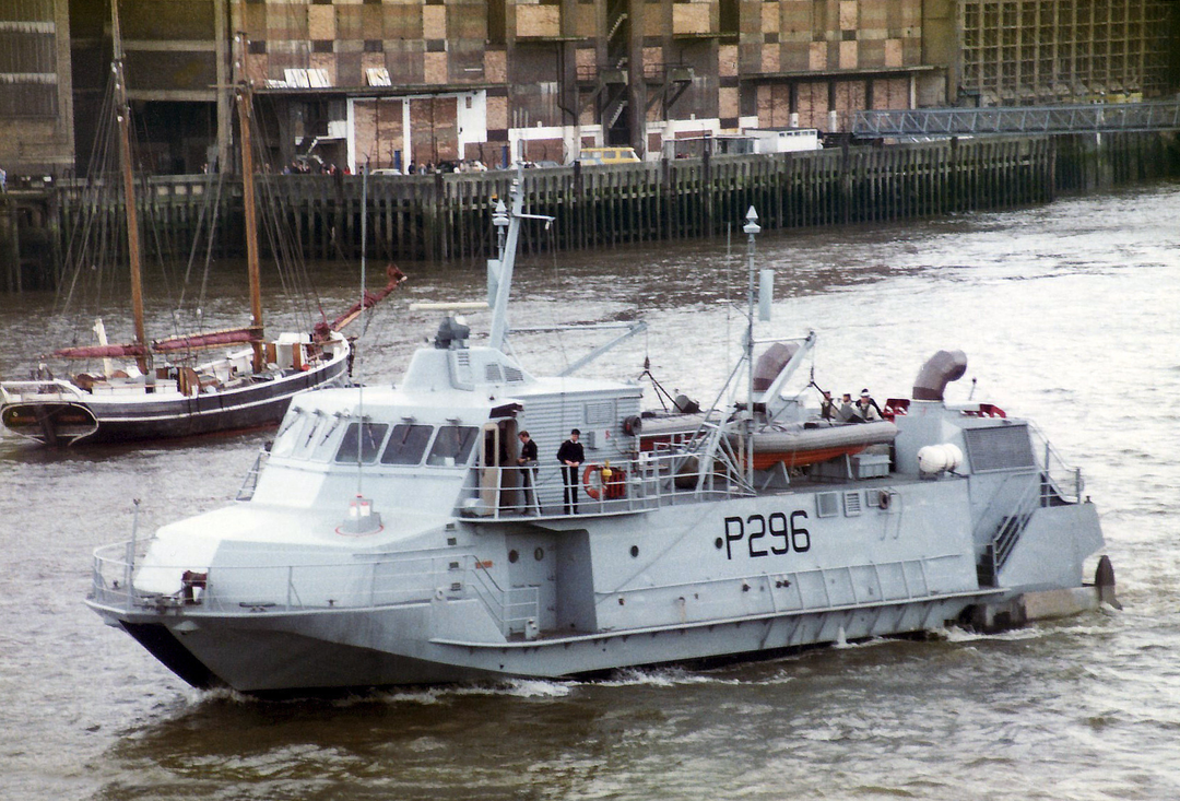 HMS Speedy P296 Royal Navy Jetfoil mine countermeasures vessel Photo Print or Framed Print - Hampshire Prints