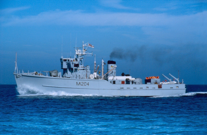 HMS Stubbington M1204 Royal Navy Ton class minesweeper Photo Print or Framed Print - Hampshire Prints