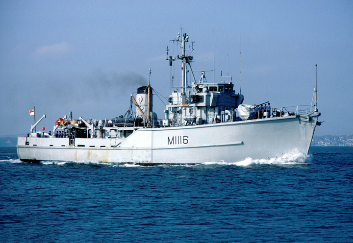 HMS Wilton M1116 Royal Navy Ton Class Minesweeper Photo Print or Framed Print - Hampshire Prints