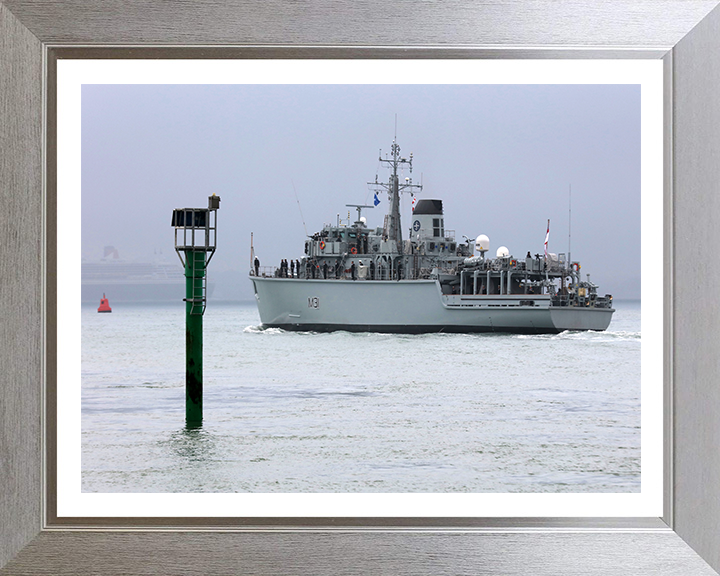 HMS Cattistock M31 Royal Navy Hunt class mine hunter Photo Print or Framed Print - Hampshire Prints